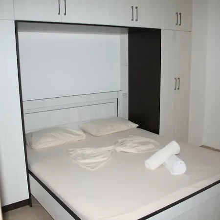 Center Apartment *